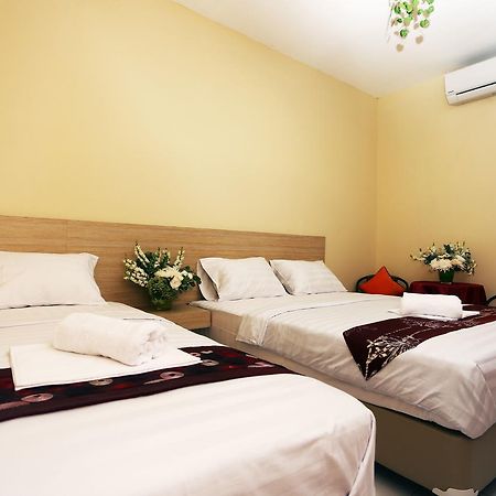C.Stone Hotel Surabaya Buitenkant foto