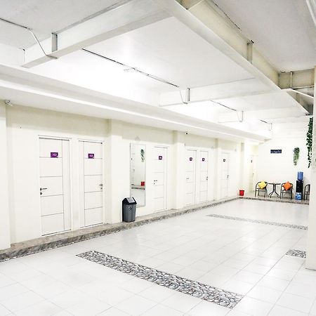 C.Stone Hotel Surabaya Buitenkant foto