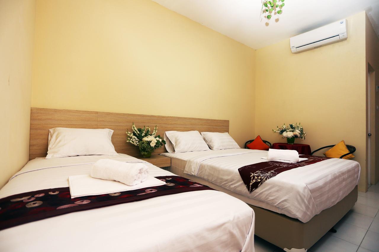 C.Stone Hotel Surabaya Buitenkant foto