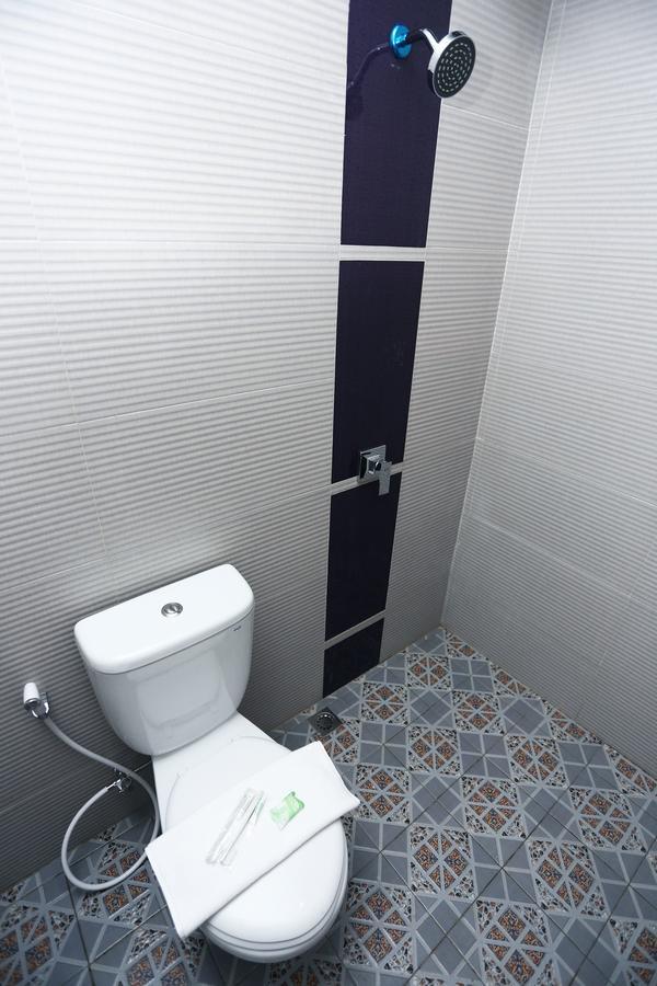 C.Stone Hotel Surabaya Buitenkant foto