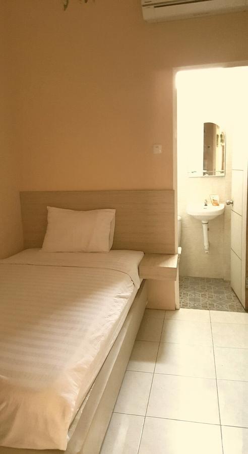 C.Stone Hotel Surabaya Buitenkant foto