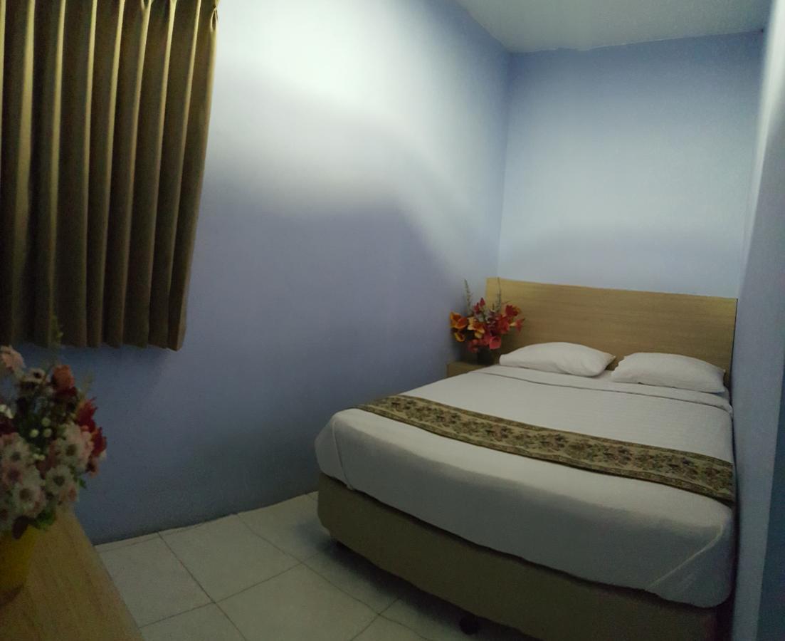 C.Stone Hotel Surabaya Buitenkant foto
